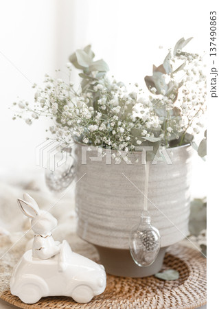 Easter composition with a ceramic hare and gypsophila flowers. 137490863