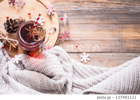 drink mulled wine on a wooden background drink mulled wine on a wooden background 137491111