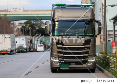 スウェーデン製のトレーラートラック　イメージ 137491844