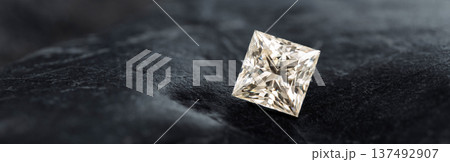 Banner with copy space. A diamond is sitting on a black surface Banner with copy space. A diamond is sitting on a black surface 137492907
