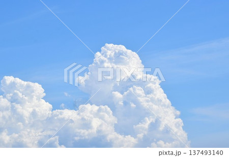 雲の形は刻々と変化する 雲の形は刻々と変化する 137493140