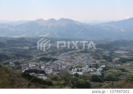 群馬県 渋川市伊香保、上ノ山公園から伊香保温泉街の眺め 群馬県 渋川市伊香保、上ノ山公園から伊香保温泉街の眺め 137497201