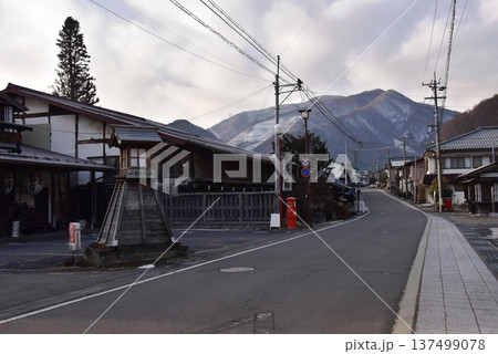 長野県　中山道和田宿の米屋鐵五郎和田宿本舗と町並み 137499078