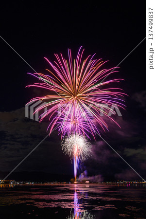 諏訪湖で撮影した花火の夜景 137499837