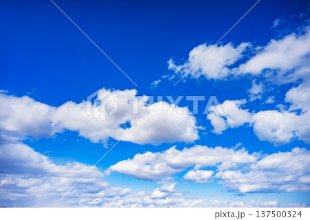 青空と白い雲 青空と白い雲 137500324