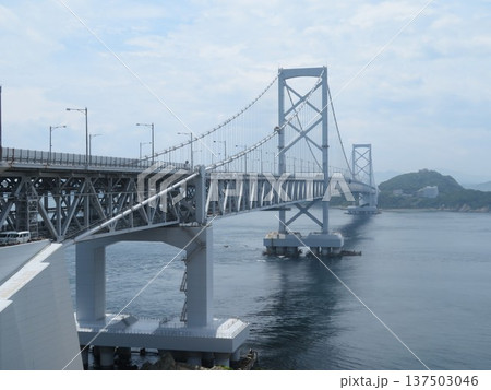 道の駅うずしおから見た大鳴門橋 137503046