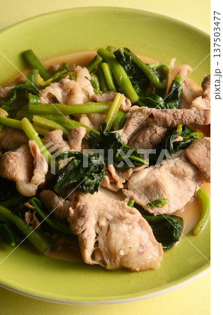 豚肉とほうれん草の炒め物 137503477