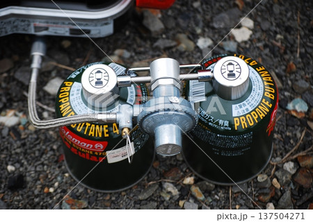 バーベキューコンロのガス缶 バーベキューコンロのガス缶 137504271