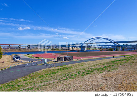 400メートルトラックと江北ジャンクション　五色桜大橋 137504955