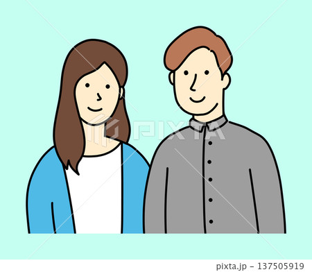 若い男性と女性の手書きイラスト。恋人や夫婦のイメージ。カジュアルな服装の男女が微笑んで並んでいる 137505919