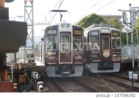 清荒神駅での離合 137506292