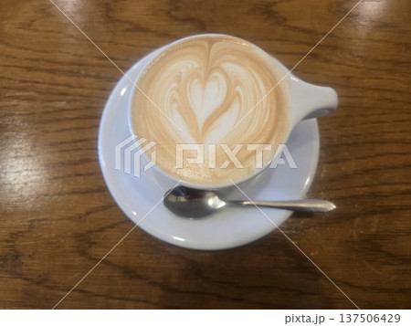 カフェラテ ラテアート カフェラテ ラテアート 137506429