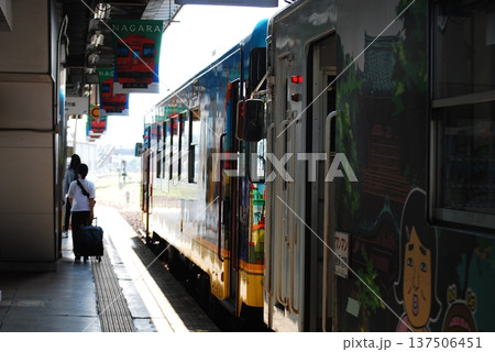 懐かしいレトロな電車 懐かしいレトロな電車 137506451
