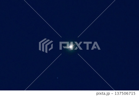 夜空の木星とガレリオ衛星4連綺麗に並ぶ 夜空の木星とガレリオ衛星4連綺麗に並ぶ 137506715
