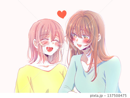 寄り添い笑い合う女性2人　恋愛 137508475