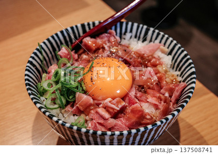 レアチャーシュー丼 137508741