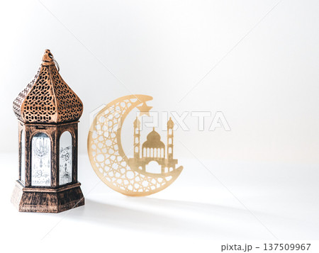 Traditional Ramadan lantern with mosque motifs Traditional Ramadan lantern with mosque motifs 137509967