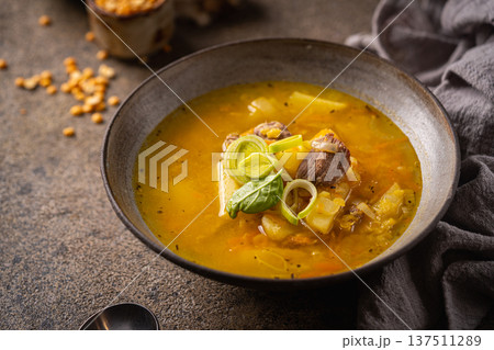 Bowl of split pea soup 137511289