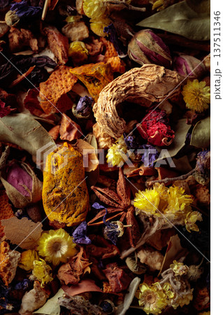 Mixture of dried medicinal herbs, flowers and roots. Mixture of dried medicinal herbs, flowers and roots. 137511346