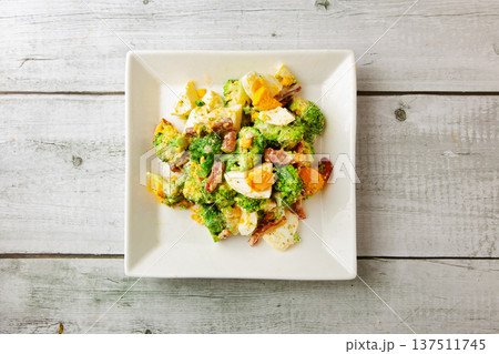 ブロコリーのサラダ 137511745