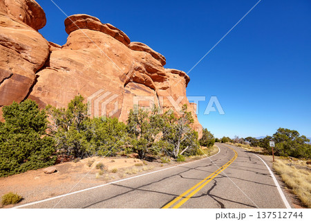 A picturesque road in Colorado National Monument, Colorado, USA. 137512744
