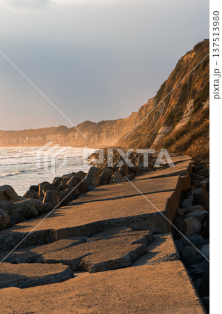 夕陽に照らされる屏風ヶ浦の地層 夕陽に照らされる屏風ヶ浦の地層 137513980