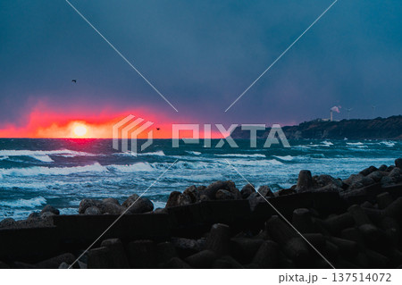 海が燃えるような夕焼けの屏風ヶ浦 海が燃えるような夕焼けの屏風ヶ浦 137514072
