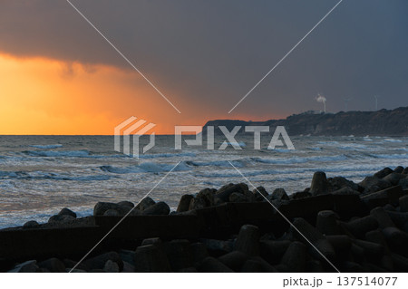 海が燃えるような夕焼けの屏風ヶ浦 海が燃えるような夕焼けの屏風ヶ浦 137514077