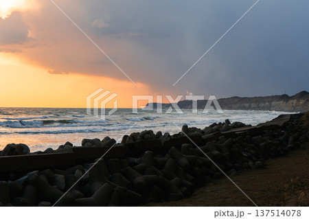 夕焼けの屏風ヶ浦 137514078