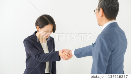 ビジネス　男女	 137516287