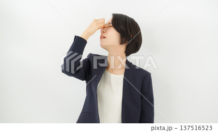 ビジネス　女性 137516523