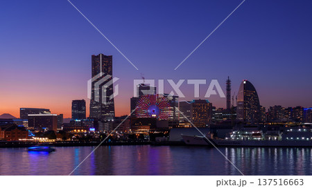 横浜・みなとみらいのパノラマ夜景 横浜・みなとみらいのパノラマ夜景 137516663