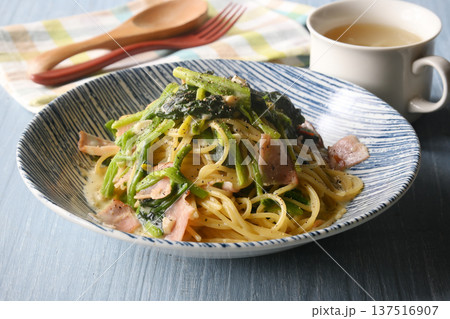 ほうれん草とベーコンのクリームパスタ ほうれん草とベーコンのクリームパスタ 137516907