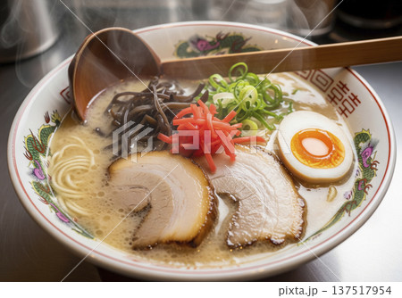 濃厚なスープの豚骨ラーメン 137517954