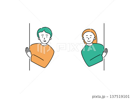 陰から笑顔で静かに見守る大人たちのシンプルなイラスト（オレンジ・グリーン） 137519101