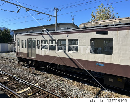 埼玉県秩父市の鉄道、秩父鉄道の列車、車両、6203です。 137519166