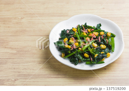 ホウレン草とコーンの炒め物 137519200