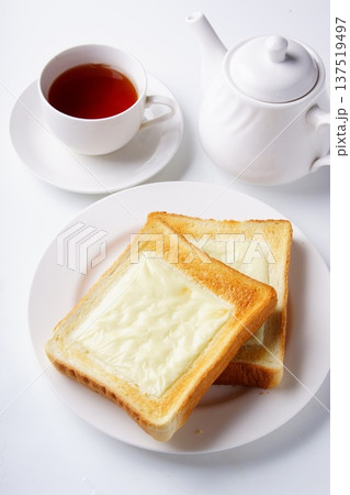とろけるチーズトースト とろけるチーズトースト 137519497