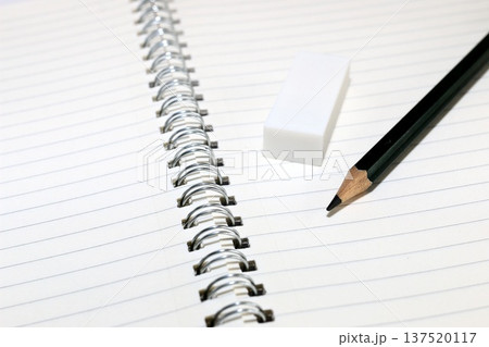 文房具　筆記用具　教育イメージ 137520117