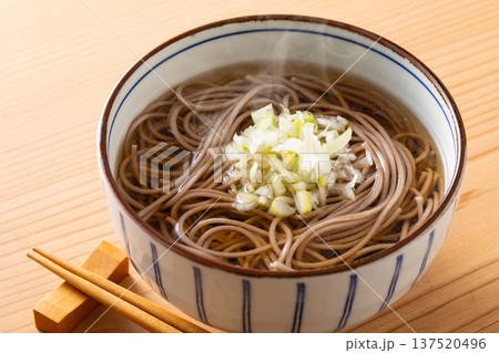 掛け蕎麦を食べる 137520496