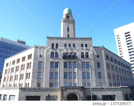 青空が広がる税関 137520677