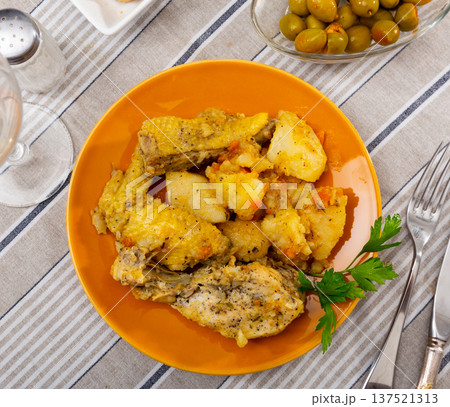 Fresh portion of fried chicken with potatoes Fresh portion of fried chicken with potatoes 137521313