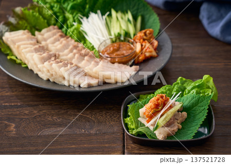 ポッサム 茹で豚と野菜の包み料理 137521728