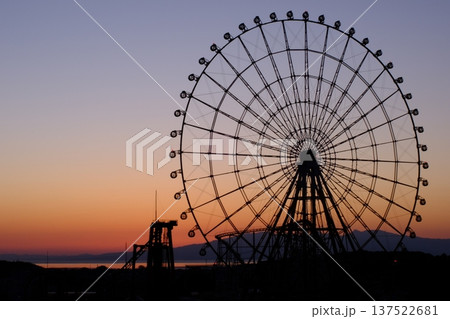 沈む夕日 137522681