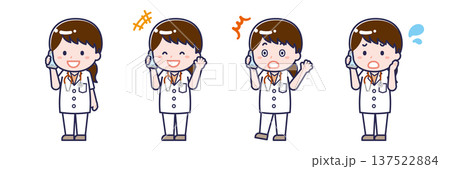 スマートフォンを使う「半袖医師」の女性 スマートフォンを使う「半袖医師」の女性 137522884
