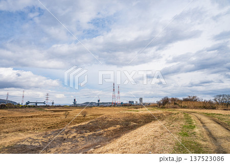 淀川右岸河川敷風景 大阪府高槻市 淀川右岸河川敷風景 大阪府高槻市 137523086