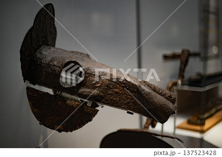 鉄の馬具　古代　装飾　工芸　鎧　マスク　馬の仮面　馬の鎧　歴史　工芸 137523428