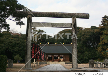 島根県松江市!松江護國神社の鳥居と境内 島根県松江市!松江護國神社の鳥居と境内 137523618