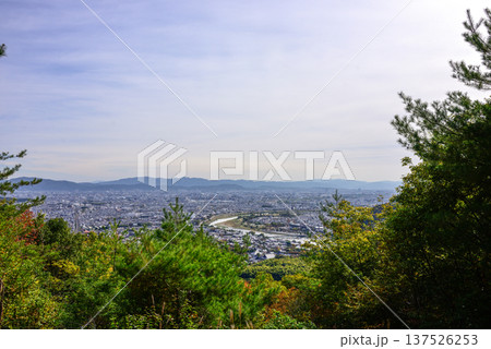 嵯峨野嵐山　小倉山山頂からの眺望 137526253