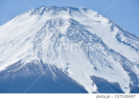 雪積もる春の絶景富士山 雪積もる春の絶景富士山 137526697